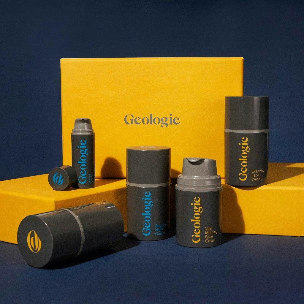 Assortiment Geologie-schoonheidsproducten op gele verpakking